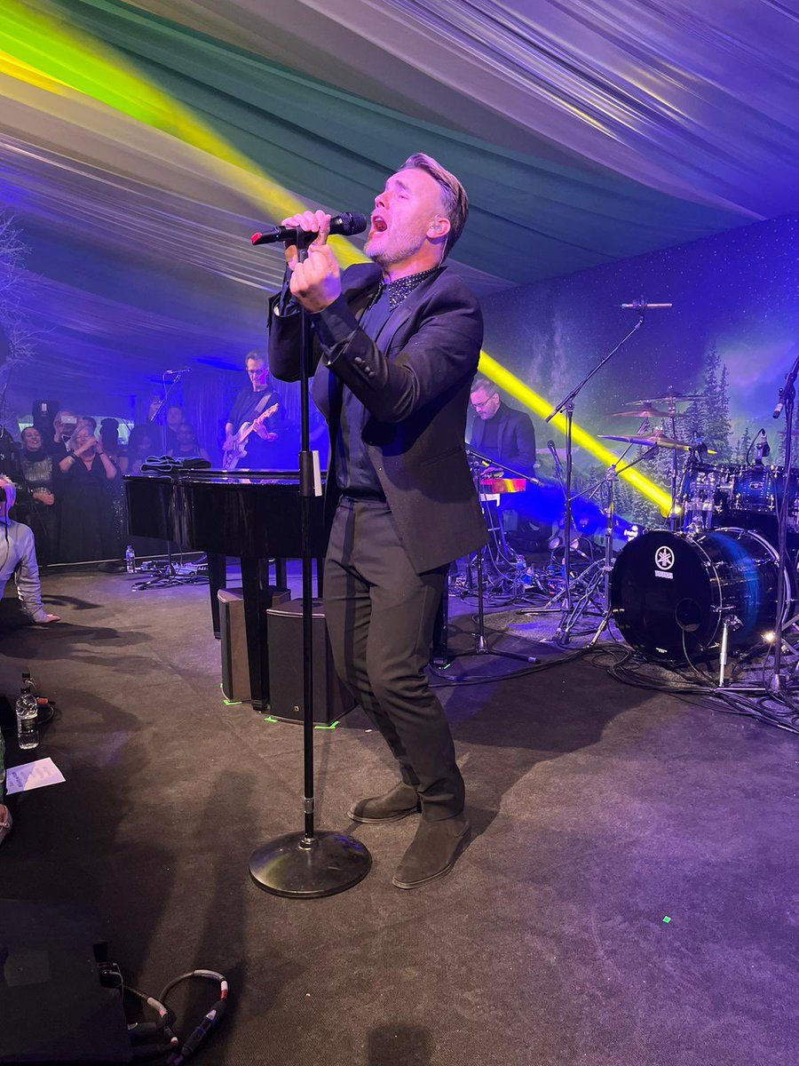 RachelM27609's tweet photo. How was your Saturday….
Perks of the job 😉what an amazing night….. https://t.co/uRPmXUvP3s