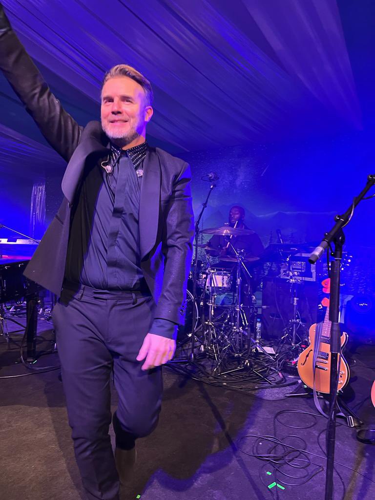 RachelM27609's tweet photo. How was your Saturday….
Perks of the job 😉what an amazing night….. https://t.co/uRPmXUvP3s