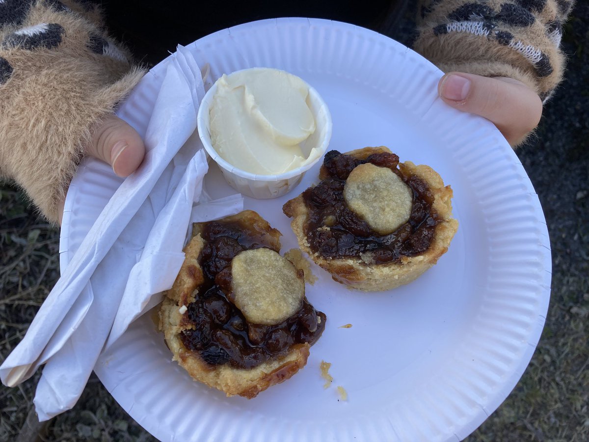 StonebridgeLock's tweet photo. The legend of the #StonebridgeLock #WatersideCafe is in safe hands, Youth will prevail. Chris & @Stephenkeysliv1 you must be very proud, D’s EPIC Christmas mincepies are delicious! #SecretLocal https://t.co/xRVkVdLFaR