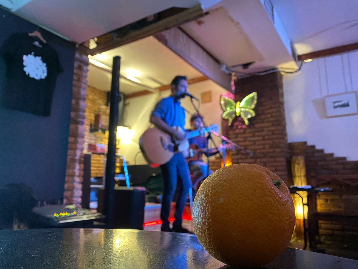 Tan especial, nada superficial.
En directo con <a href="/sellasmusic/">sellasmusic</a>