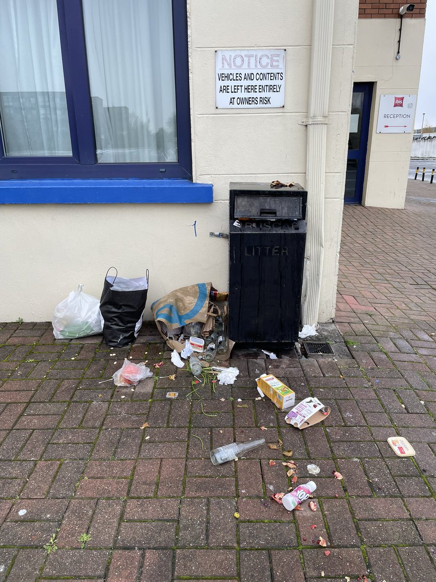 McneiveC's tweet photo. #sdublincoco #litterwarden  #littering #ibishotel this is the Ibis Hotel at Red Cow, Clondalkin. Disgusting and a health hazard. Hopefully the council can do something @sdublincoco https://t.co/Ut6v8EcUZE