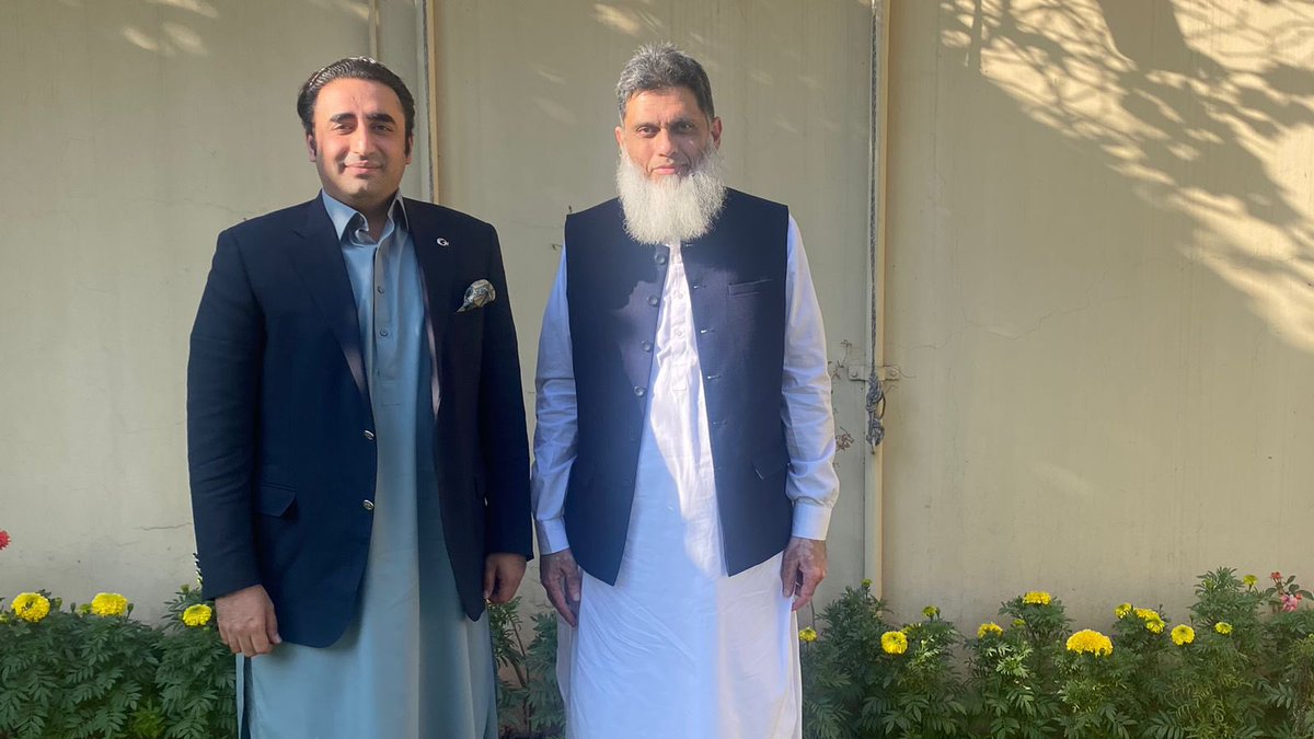 Our HoM in Kabul @ubaidniz who was the target of an assassination attempt called on me today. Thank Almighty he is safe because of #SSG commando Israr’s valor. such cowardly acts will not scare us, confident Afghan authorities will address our security concerns.