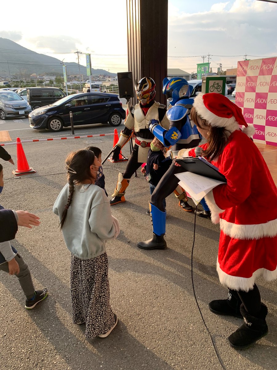 barisugor's tweet photo. 今日のイオン糸島のヒーローショーに来てくれたみんな！
本当にありがとう！

タイガーフークさんも福岡まで来てくれてありがとうございます！

正直こんなに集まって応援してもらえて、バリバリ嬉しいとです。
元気ば貰いました！

来年もまたあえるの楽しみにしとるよ！ https://t.co/P7lEedyWiI