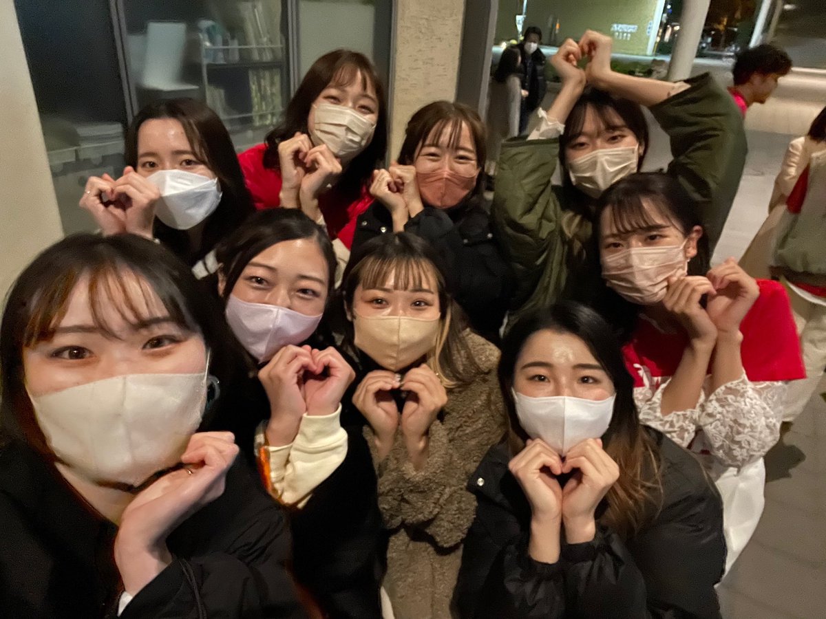 KUMA_capella's tweet photo. ぷりじょのお嬢さま方、とっても可愛くて実に眼福でしたわ！😍😍ﾊﾟﾔﾔﾔﾔ~🪧
それから、駅にはでっかいくまさんが居ましてよ〜✨おほほほ🧸

素敵なライブを観させていただきましたわ🥹❣️
#GhannaGhannaWL2022
#WRAPWRAPWRAP https://t.co/gNPTgGD2F8