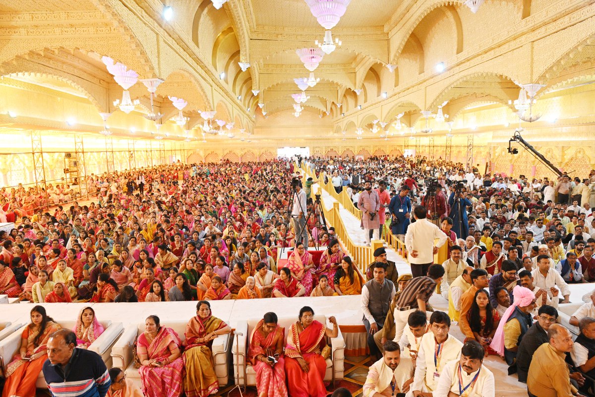 ombirlakota's tweet photo. जयपुर में श्री जैन श्वेतांबर खरतरगच्छ संघ द्वारा नवनिर्मित श्री ऋषभ जिन प्रासाद एवं भव्य दादाबाड़ी प्रतिष्ठा महोत्सव में सम्मिलित होने का सौभाग्य प्राप्त हुआ। विश्वास है कि यह मंदिर आध्यात्मिकता के प्रमुख केंद्र के रूप में शांति–अहिंसा को बढ़ावा देकर सामाजिक एकता को सशक्त करेगा। https://t.co/SQbVGZrdyQ