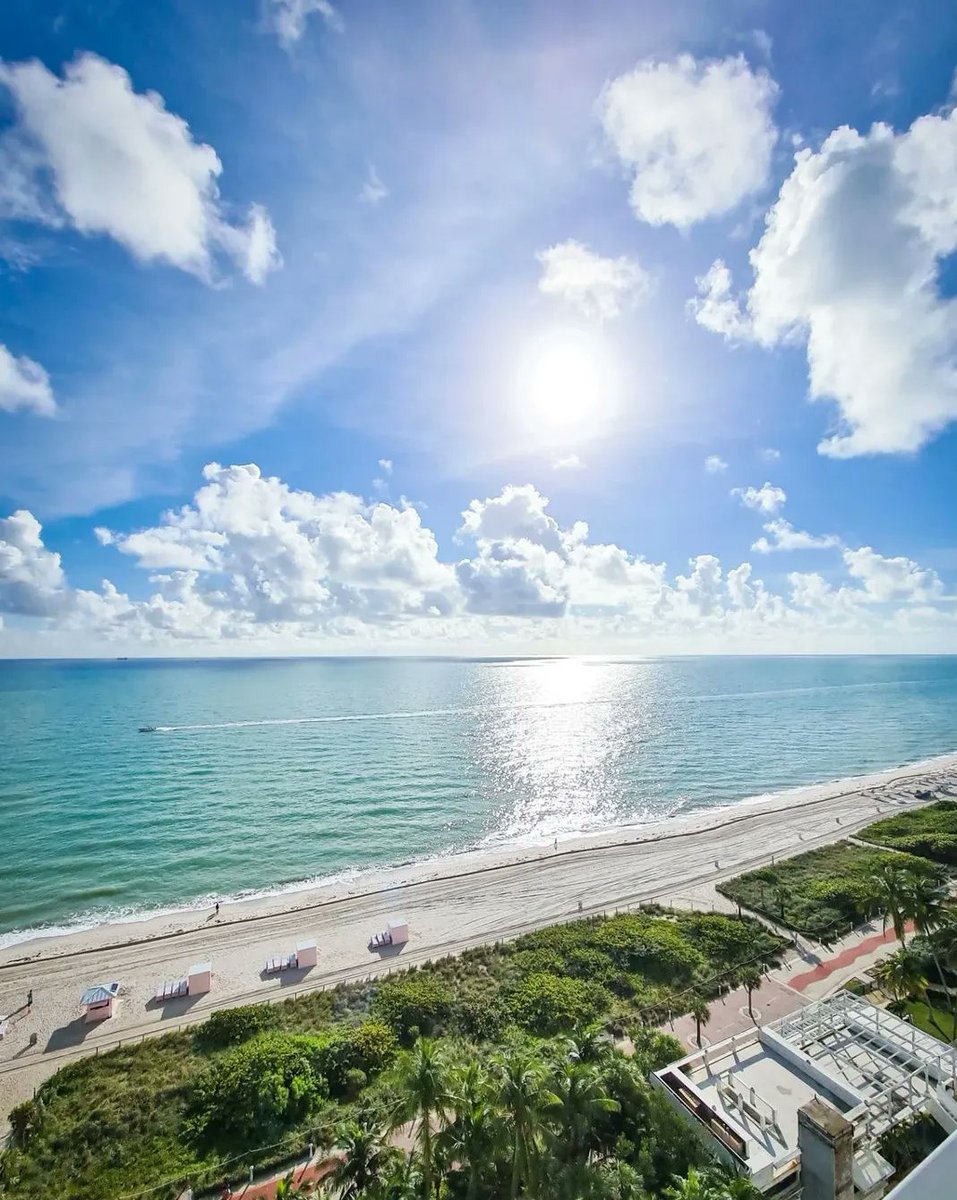 Breathtaking views is what waking up in one of our oceanfront suites is made of. bit.ly/2RyZ3ib

📸 vinicius_alm  

#grandbeachmiami #roomwithaview #roomviewgoals #viewsfordays #oceanviews #miamihotel #miamibeach #miamiandbeaches #miaexplore