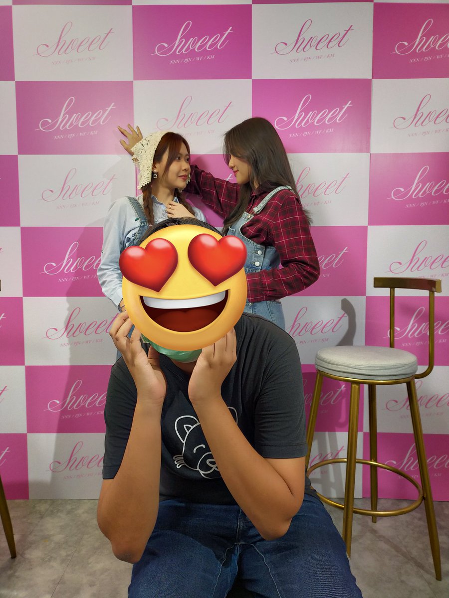 Jikurin_Kurai's tweet photo. ค่ะ ดิชั้นซิ่งมาจากลาดพร้าว มาถึงก่อนที่จะปิดเลน บรีฟกับเด็ก ๆ ไว้ ไม่คิดว่าจะให้กันได้ ฮืออออ😭
*พิมพ์ไปมือสั่นไป*
#น้ำหนึ่งเนย
#3ShotWithNamneungNoey https://t.co/kusjiRR5U1