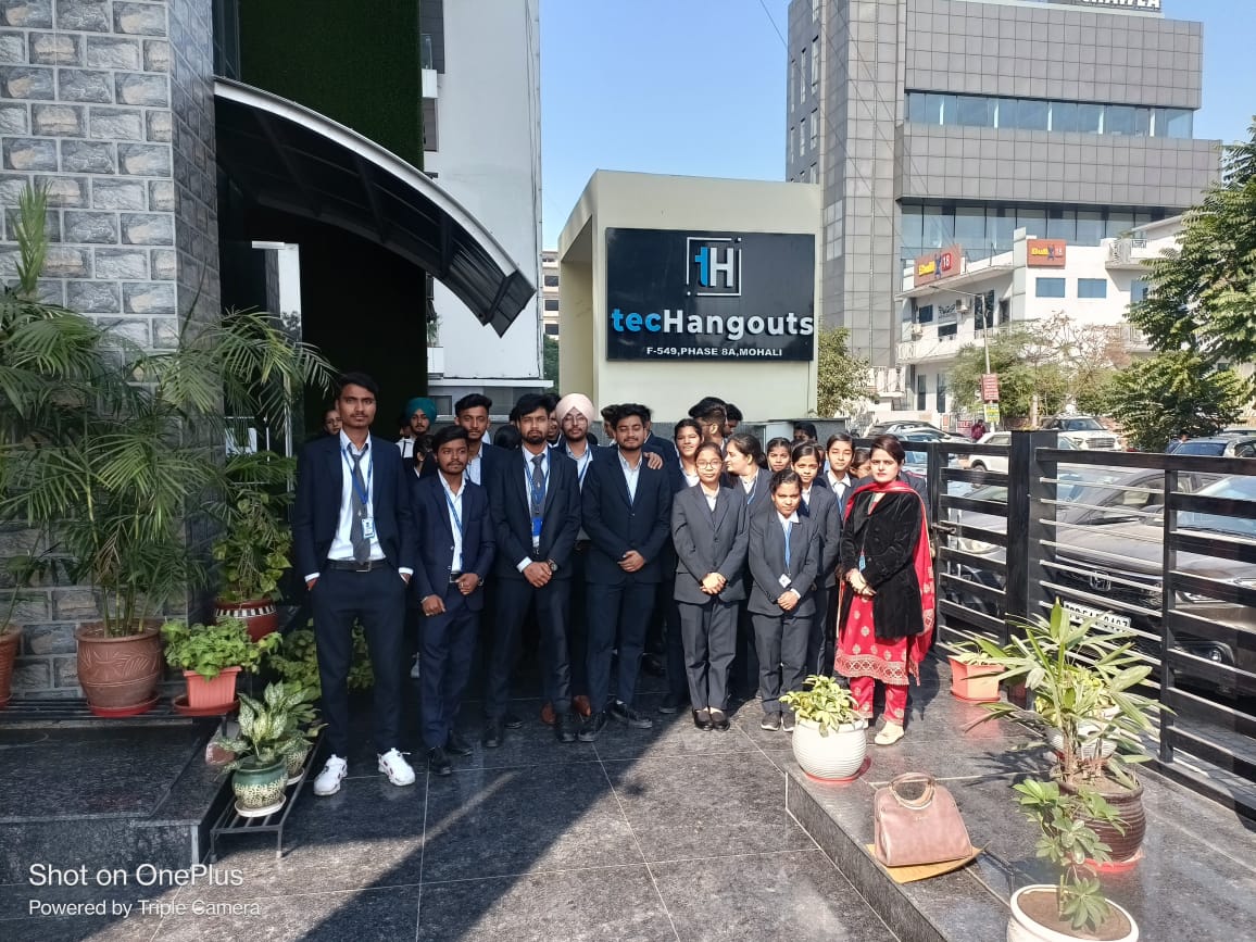 The students of BCA, MCA and B.Tech.(CSE) went on an industrial visit in Techangouts Pvt. Ltd, Industrial Area, Mohali on 9th December, 2022. 
#gggi #btech #cse #students