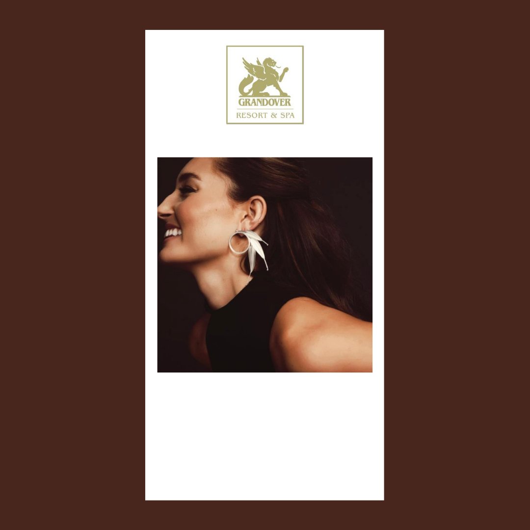 TriadScoutGuide's tweet photo. FOR HER // The countdown to Christmas is on and many of you are still searching for that perfect something for the women in your life.  Check out our 2022 Holiday Gift Guide and find a lovely present for her at one of our fabulous local stores!

https://t.co/ypThDDTu7j https://t.co/YFKjf1Q2Pj