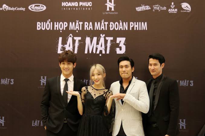BestNene1's tweet photo. เนเน่ตอนอยู่จีน  ตอนอยู่ไทย และตอนอยู่เวียดนาม 
ตอนอยู่จีนคือตัวปุกปิกสุด อยู่ไทยคือผู้หญิงสูงคนหนึ่ง อยู่เวียดนามคือภรรยาแห่งชาติ5555 
รอเรื่องต่อไปอยู่น้า 💕
#เนเน่ #Nene郑乃馨 https://t.co/v7uUHjqNki