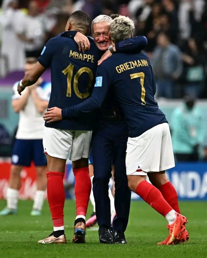 CobydarryCD's tweet photo. 🚨 RECORD ! 17,70 millions de téléspectateurs ont regardé Angleterre-France hier soir sur TF1 avec un pic à 20 millions ! 😍🇫🇷

C’est la meilleure audience de l’année et même la meilleure audience télé depuis la finale France-Croatie en 2018 ! 😮👀 https://t.co/TLXuDrAXmu