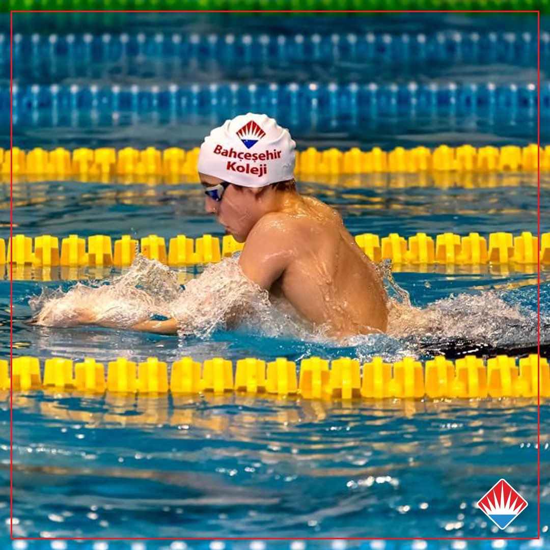 Tebrikler Murat Yaman 🥇

Edirne Kampüsü 9. sınıf öğrencimiz Murat Yaman Dalman, İstanbul’da düzenlenen Türkiye Kısa Kulvar Yüzme Şampiyonası’nda 13 yaş erkeklerde, 400 metre karışık kategorisinde TÜRKİYE ŞAMPİYONU oldu. 🇹🇷

Sevgili öğrencimizi tebrik ederiz. 👏