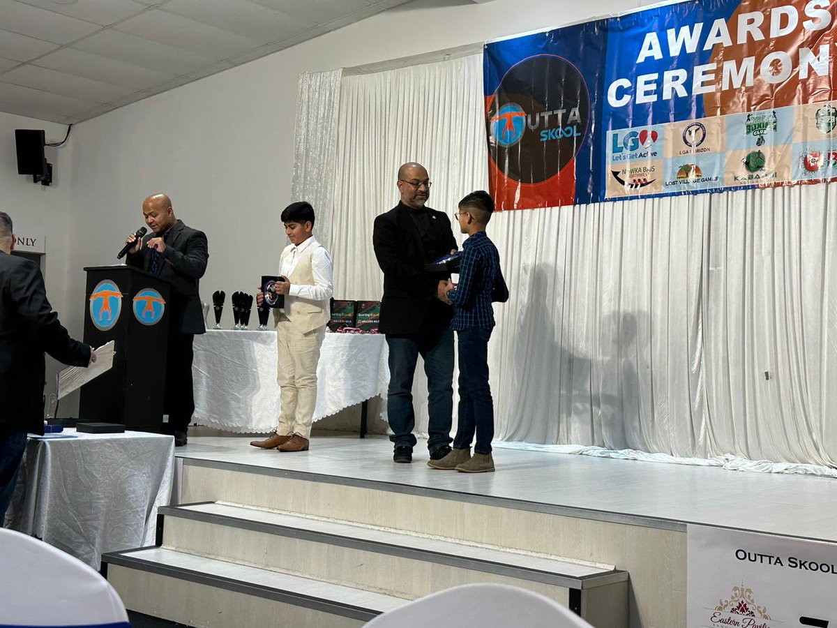 muzahidukhan's tweet photo. Appreciate the work of @MbeIslam at Outta School and Let’s Get Active for making a real and huge difference with its work to develop future generations @k4shf #oldham @ShaidMushtaq absolutely excellent to witness the success of participants and volunteers @GMLO_UK https://t.co/YWg4lECZhv