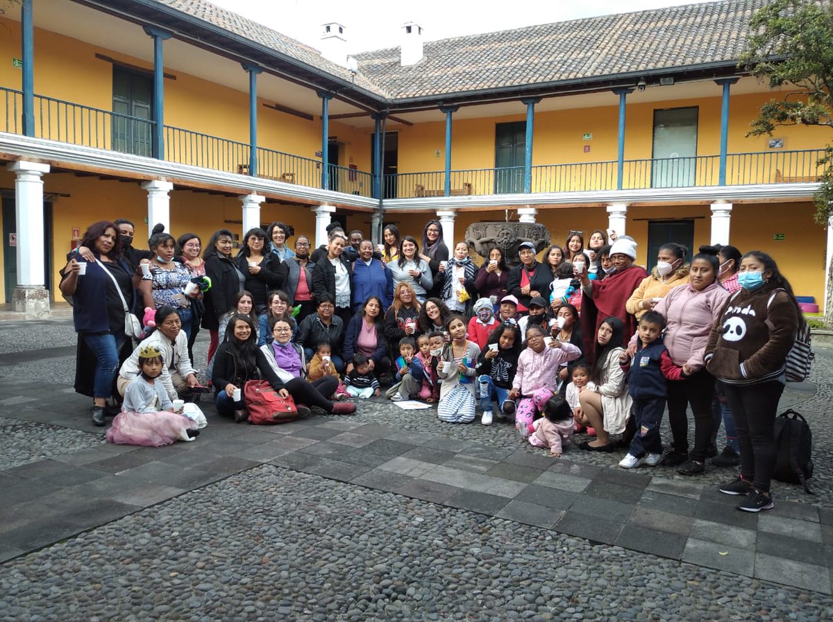 MujeresdFrente's tweet photo. Gracias a quienes nos acompañaron el viernes. Nos sentimos felices d haber podido compartir con ustedes algo d lo q ha sido nuestro quehacer político, una apuesta por la autonomía desde el feminismo antipunitivista
Seguimos! ✊
#JuntasYOrganizadas 
@rosaluxandina
@MuseoCiudadUIO https://t.co/UrzUUD8aoz