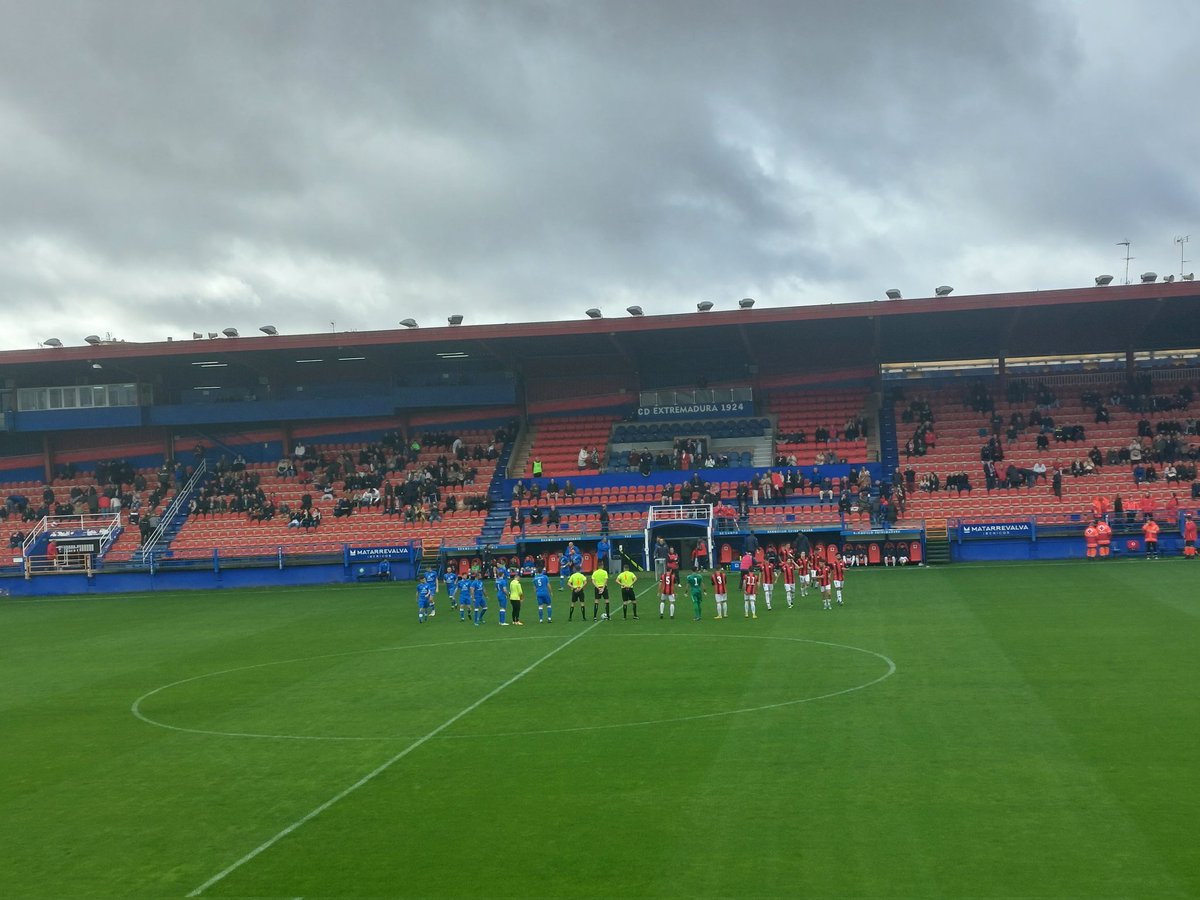 EIGabinete's tweet photo. 🔵🔴 Derrota del CD EXTREMADURA por 0-1 frente a la SP Ribereña 🔵🔴
➡️Relajación y falta de tensión del equipo
➡️Poco acierto de cara a puerta 
➡️No funcionó el plan B
➡️Mucho desorden en varias fases del partido
➡️El plan de la SP Ribereña salió perfecto
➡️Primera derrota https://t.co/wiw1YuUnbh