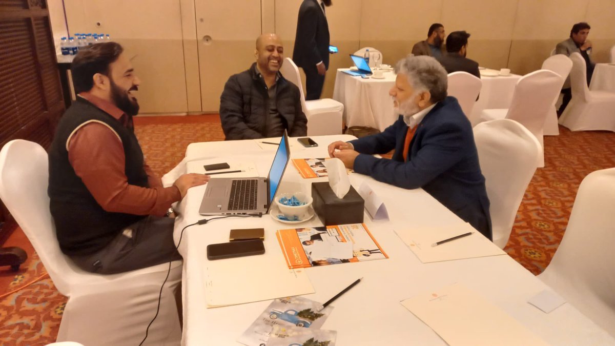 EfroTech's tweet image. Team @TimeTraxHR @TimeTrax_ET at the @apictapk in #Islamabad. 
Fingers crossed, hoping to lift the Trophy in the #BusinessServices Category for #TimeTrax #HCM &amp;amp; #ERP 🤞🏻