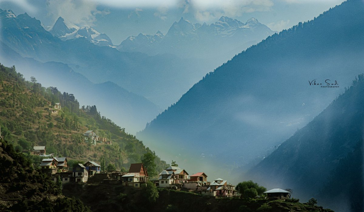 KhajuriaManu's tweet photo. Didn’t know there is a #mountainday but since there is one..mountains are home, an absolute gift. As a Jammuite, forever a mountain girl. 
These stunning pics of #AmazingJammu by @VikasSodi https://t.co/ttN4EFyRiC