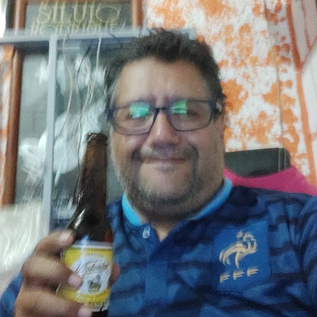 guscalis1's tweet photo. #NuevaFotoDePerfil https://t.co/rmulBqeaEc