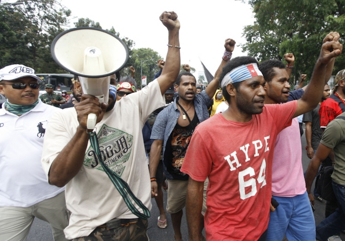 DavidRobie's tweet photo. Amnesty condemns mass arrests of West Papuans on Human Rights Day #AsiaPacificReport @AmnestyNZ @amnestyindo #westpapuans #HumanRightsDay #humanrights @westpapuamedia @westpapuanews @BennyWenda 
https://t.co/3C8pDP3XyV https://t.co/HdhzZbkfaH