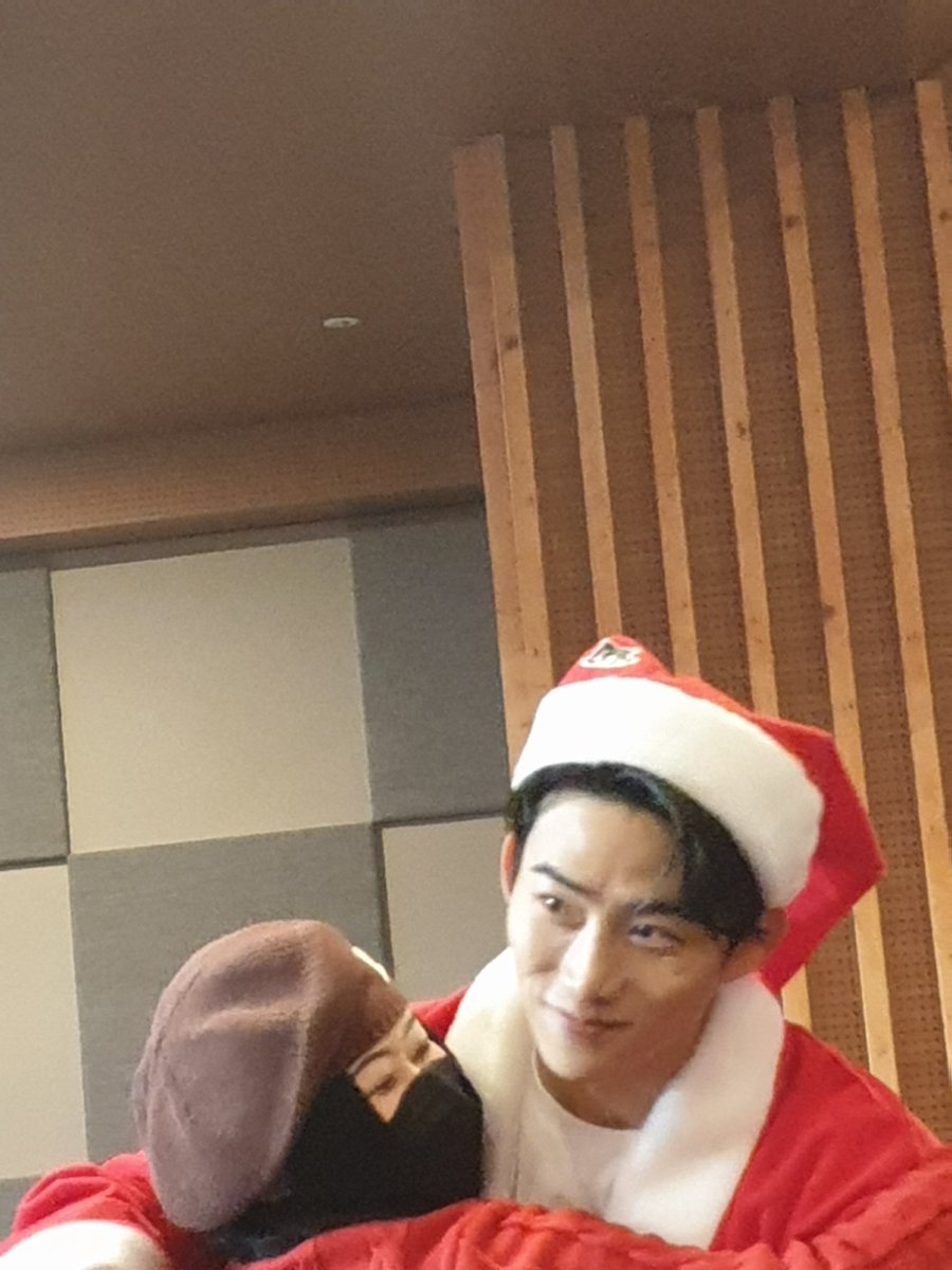 sallykim0904's tweet photo. 인생 첫 오프
택연이와 함께할 수 있어서 행복했다ㅜㅠ
내년에 또 보자 사랑해 옥택연💚 https://t.co/BdzUwkhZwf