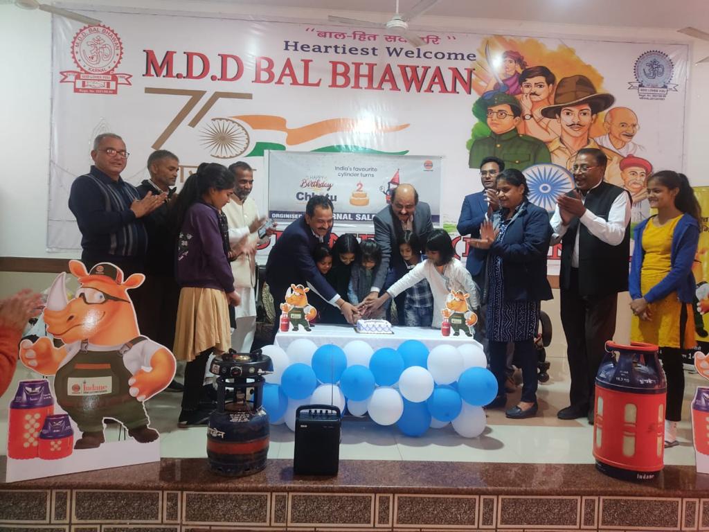 Karnal_AO_IOCL's tweet photo. Cake cutting was done at MDD Bal Bhavan, karnal to mark 2nd birthday of our #Chhotu in presence of KIDO officials.@Bohrashyam2 @DelhiIocl @IndianOilcl @raghavendra_DLH https://t.co/WNn1yziFLF