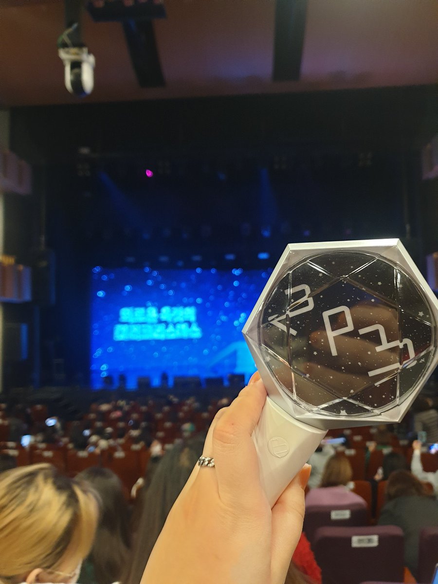 sallykim0904's tweet photo. 2년전 온라인으로 한 옥캣크리스마스 때 받은 폴라
싸인받고 싶었지만 그건 무리인듯 해서
나오면서 
오빠 저 2년전 옥캣이벤트때 폴라 받았어요!!
했더니
오 축하해요!
해줌ㅜㅜㅠㅠ
인생 첫 최애를 가까이에서 볼 수 있어서 행복했다
사랑해💚 내인생의 자랑이야 옥택연💚 https://t.co/wpdUeR3JkI