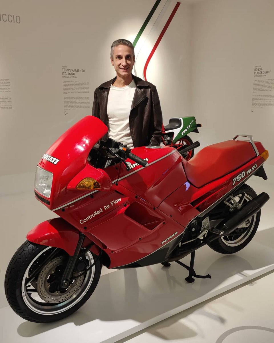 The Paso 750 was the first @DucatiMotor designed by Massimo Tamburini 

#ducatipaso #ducatipaso750 #paso #museoducati #ducati #ducatihistory #storiaducati #passioneducati #ducatipassion #motorcyclehistory #twowheelspassion