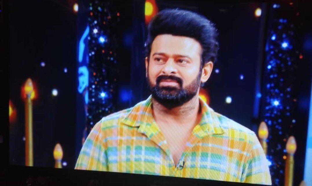 SometimeFibster's tweet photo. Colour Shirt veyadame goppa , 
Paiga Inni colours unna shirt ah https://t.co/0Nk6j2SrFY