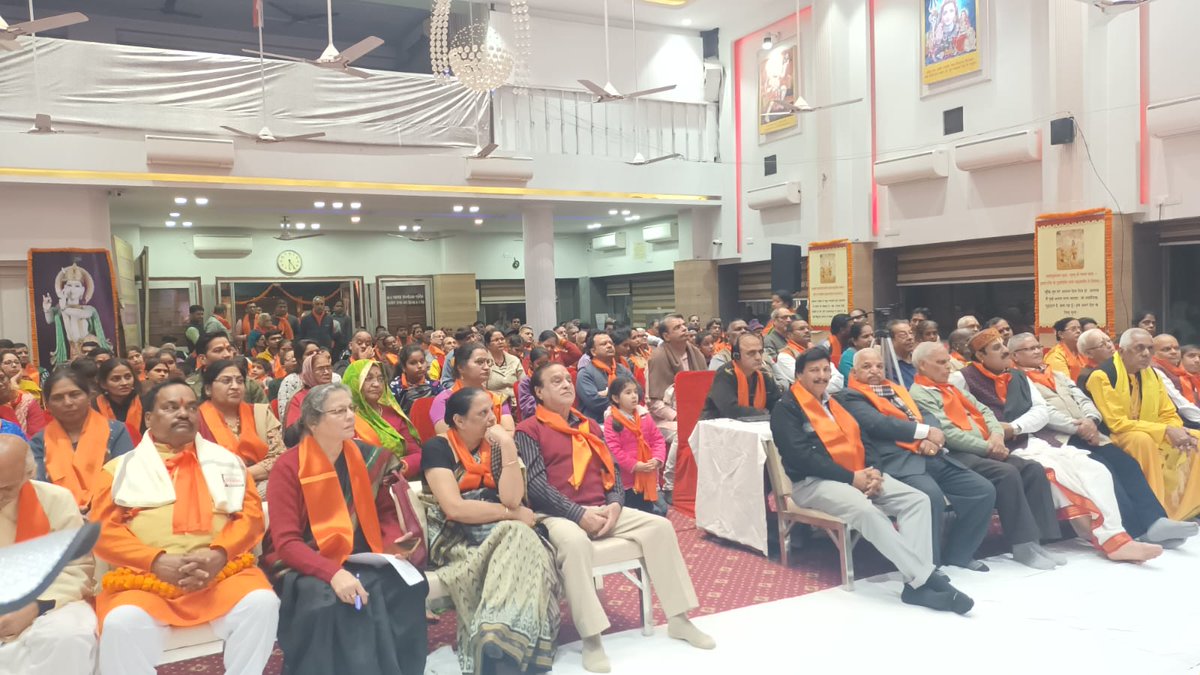 कालकाजी, दिल्ली स्थित श्रीलक्ष्मीनारायण मंदिर में हो रहे #गीता_जयंती महोत्सव के विशाल कार्यक्रम में हिन्दू जनजागृति समिति का सहभाग !
सनातन धर्म प्रचार सभा द्वारा @hindujagrutiorg के राष्ट्रीय मार्गदर्शक <a href="/hjsdrpingale/">DrCharudatta pingale</a> जी का सम्मान !
साथ में मा. <a href="/rameshbidhuri/">Ramesh Bidhuri</a> <a href="/yogitasinghbjp/">Yogita Singh (Modi Ka Parivar)</a>