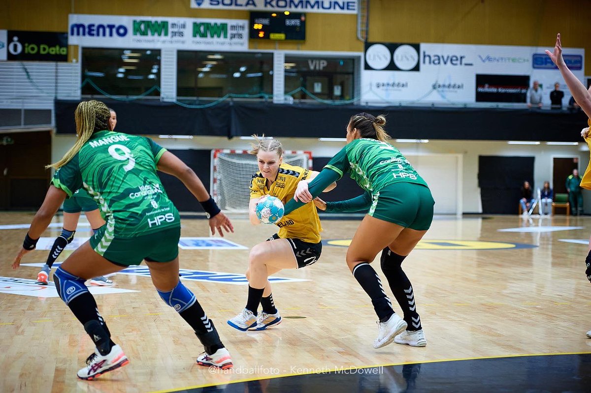 📸 #FOTOS | ¡Gracias afición por haber estado ahí desde el primer minuto en la distancia! ¡Este equipo no se rinde! 🙌🏻👏🏻

¡Toca levantarse con fuerza! 💪🏻💪🏻

<a href="/ehfel_official/">EHF European League</a> | <a href="/RocasaCanarias/">Rocasa</a> | <a href="/GranCanariaDep/">Gran Canaria Deportes</a>