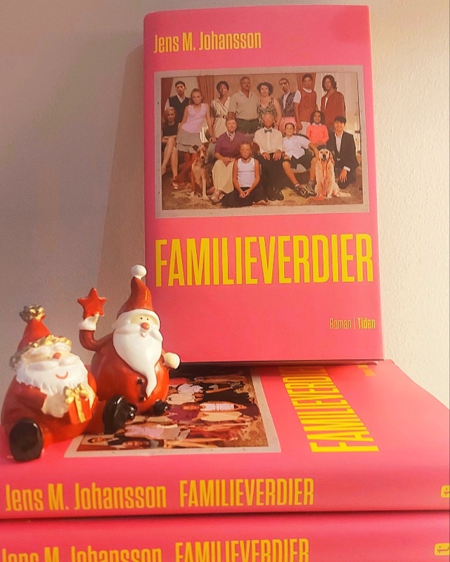 🎁🎄
Jeg har noen eks av «Familieverdier» liggende og det trenger jeg jo ikke ha. Kanskje noen vil ha en bok til jul? Som gave til seg selv eller en annen. Selvsagt med hilsen til dem som vil ha og maks rabatt. 375 kr. Porto kommer i tillegg.
Send meg beskjed på DM. 
💖