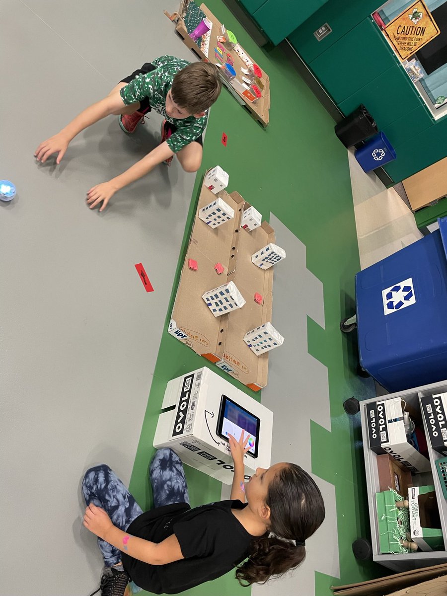 timmyGTI's tweet image. Robotics @SpheroEdu + #WGESCardboardChallenge = super creative idea from 2nd @WGESdragons GT learners! #DayofPlay #theGrove #pblsuccess @Carrollisd @CainesArcade @imagination