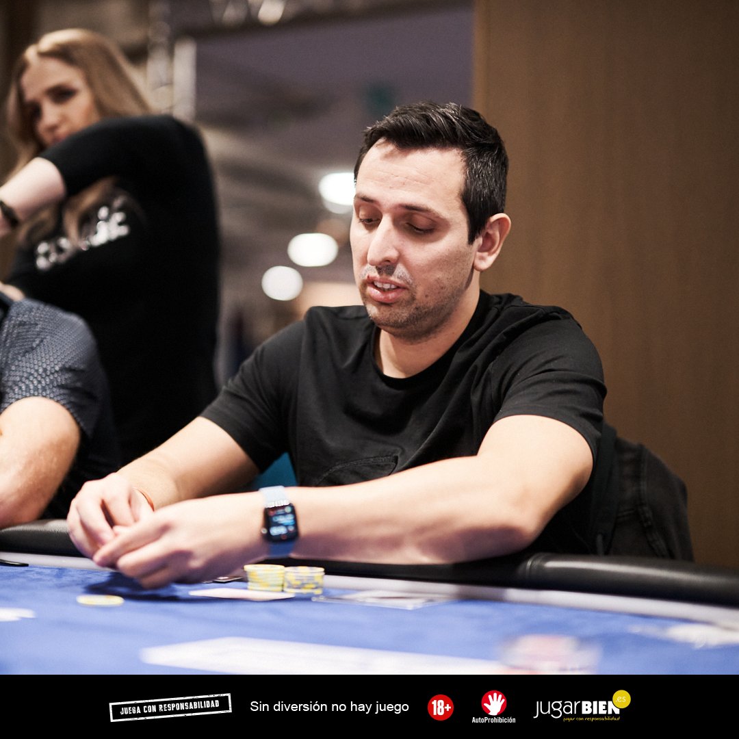 PokerStarsSpain's tweet photo. 📺 Estamos en directo desde el #EPTPrague siguiendo a la armada en el 50K High Roller y el Día 3 del Eureka donde, lamentablemente, ya no contamos con representación española. 

YouTube 👉 https://t.co/vRkGdTrz5r
Twitch 👉 https://t.co/t1sC2h7hVE

#EPTPrague https://t.co/7wC3gldbkf
