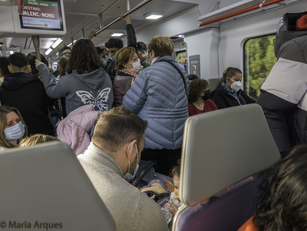 Així anàvem ahir dissabte al matí en el tren Alcoi-València. Exigim a <a href="/Renfe/">Renfe</a> un servei ferroviari digne!
#NoSomSardines
Per un tren públic, ecològic i social.
Per la millora de la línia #Alcoi-Xàtiva-València
<a href="/salvemeltren/">Salvem el tren Alcoi-València</a>