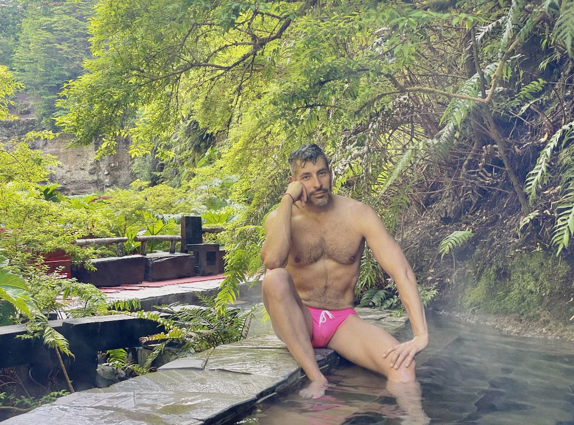 CarloAvanti's tweet photo. #almostsummer #pink #minibreak https://t.co/cXwL2usukV