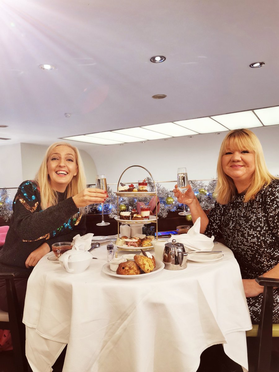 Sure what else would you be doing of a Sunday only enjoying afternoon tea and bubbles with @oneyummymummy1 at the @FitzwilliamDUB. #guest