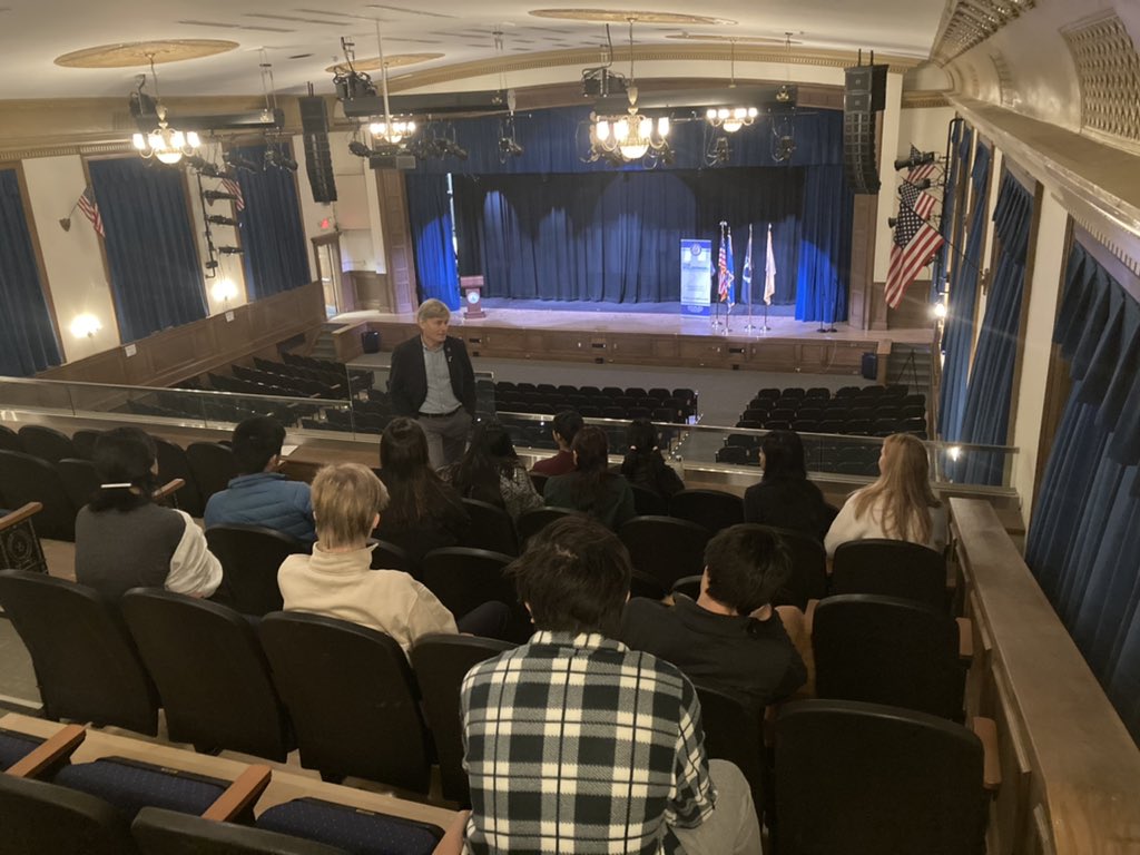 Yesterday, Tom held his final Youth Advisory Council session with the wonderful high school students in the 7th District! We know they’re bound for great things!