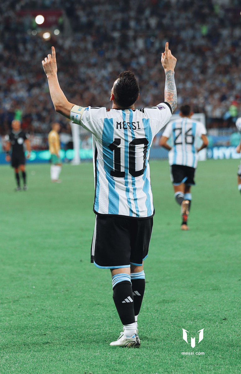 Kafiniger's tweet photo. #Football #Messi #Argentina 
Je ne suis pas particulièrement fan du bonhomme, loin de là. Mais, s'il gagne la Coupe du Monde #Qatar, parler de lui comme le meilleur joueur de tous les temps serait logique. https://t.co/13sKJ8WDhr