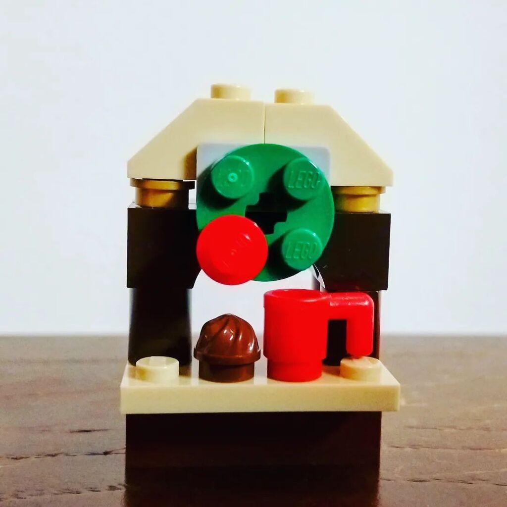 greg_sbg's tweet photo. Cabanon de Noël, avec biscuit chocolat et tasse de vin chaud.
#lego #legominifigures #legofigure #legocharacters #afol #legosystem #legomania #legofan #fanoflego #bricks #legobricks https://t.co/26gag1iPXD https://t.co/T7W40GdIgh