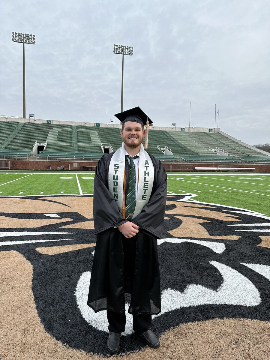 mramer7's tweet photo. Congratulations, Bryce! So proud of you🎓 https://t.co/20PHM2VlCL