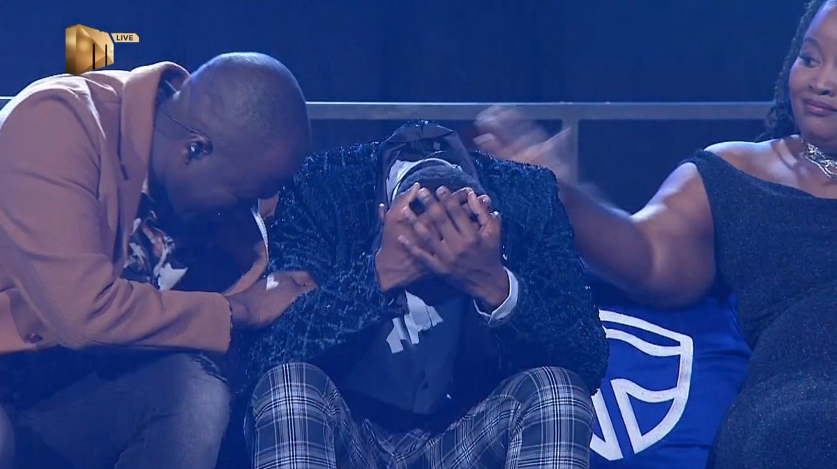 #UzuluNomhlaba
uZulu really smashed that guitar to a pulp. Love is a beautiful gift, but can be a curse. Hai, uHlengiwe really f*cked uMhlaba up.