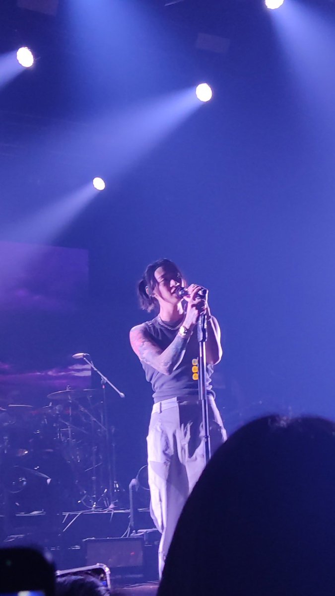 Babbbiiit's tweet photo. One of the most memorable moments I had. 

Hell/Heaven Tour Manila (11/12/2022) 
@keshimusic https://t.co/JNU6ogbqww