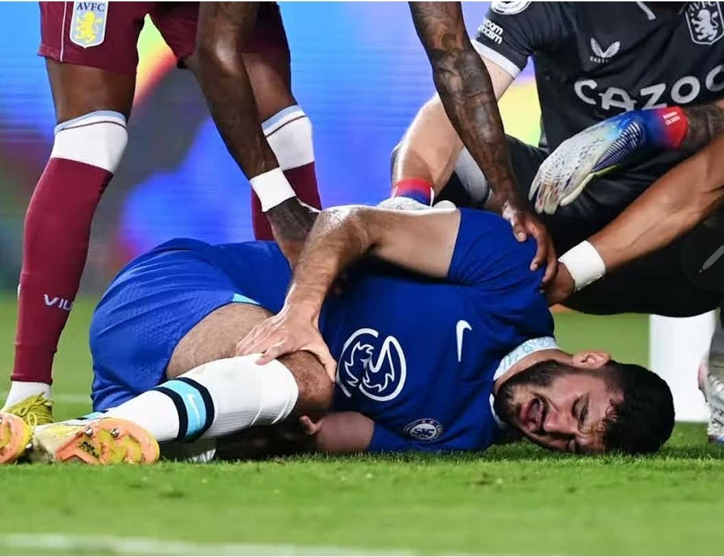 BluecloudsLLC's tweet photo. Graham Potter has spoken after #ChelseaInQatar friendly game against Aston Villa, and while his team lost 1-0, the focus was all on one thing – the horrible injury suffered by Armando Broja.
The striker’s leg was caught up while tangling with Villa defender Ezri Konsa. https://t.co/2BBe5etCu2