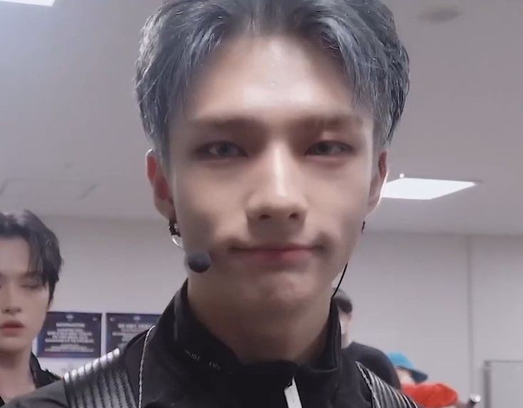 hjinsmiles's tweet photo. hyunjin when he :] https://t.co/5PbufpfSu7