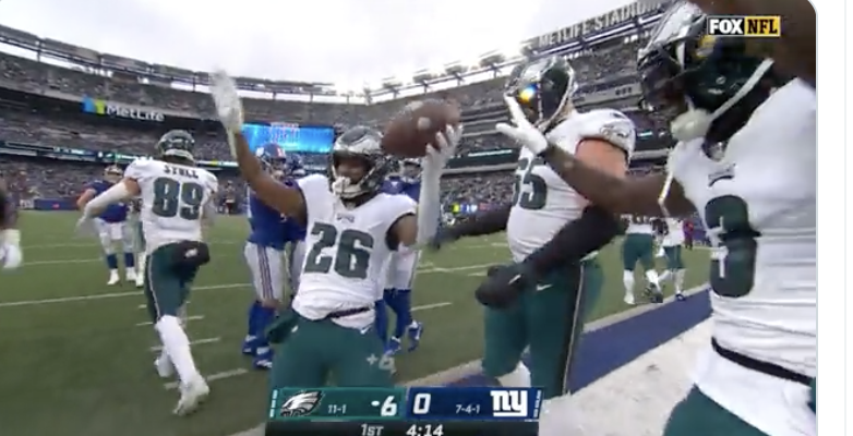 EliotShorrParks's tweet photo. Miles Sanders with the LeSean McCoy celebration after his 10th TD of the season -- first Eagles running back to do that since McCoy https://t.co/0xuQPHGqKR