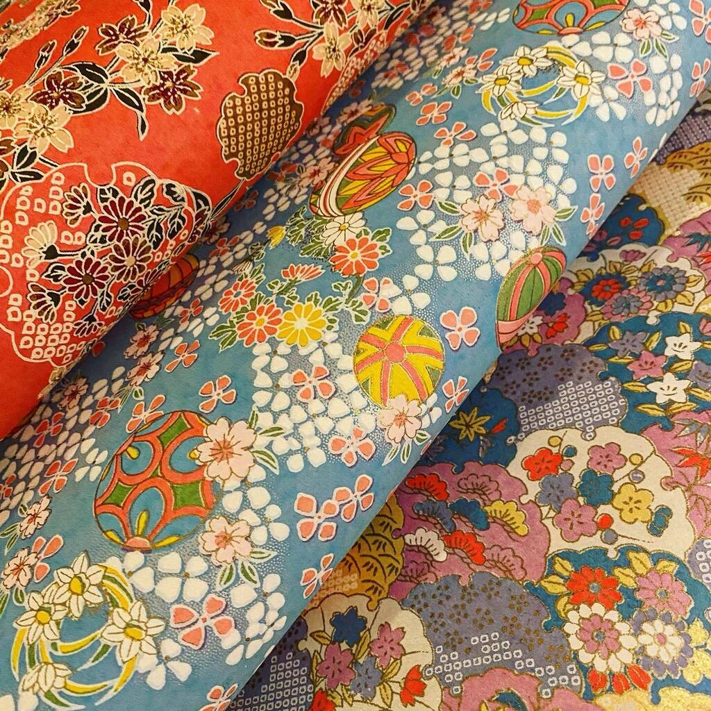 ollilypaperware's tweet photo. New colorful extension to the ollilypaperware program!

https://t.co/7xRtTSutwf

#japanese #paper #japanpaper #japanesepaper #chiyogami #yuzen #yuzenpaper #chiyogamipaper #japan #screenprint #origami #material #diy #diymaterials #doityourself #bookbindi… https://t.co/s3itikZ6mW https://t.co/sGY27b4W3V