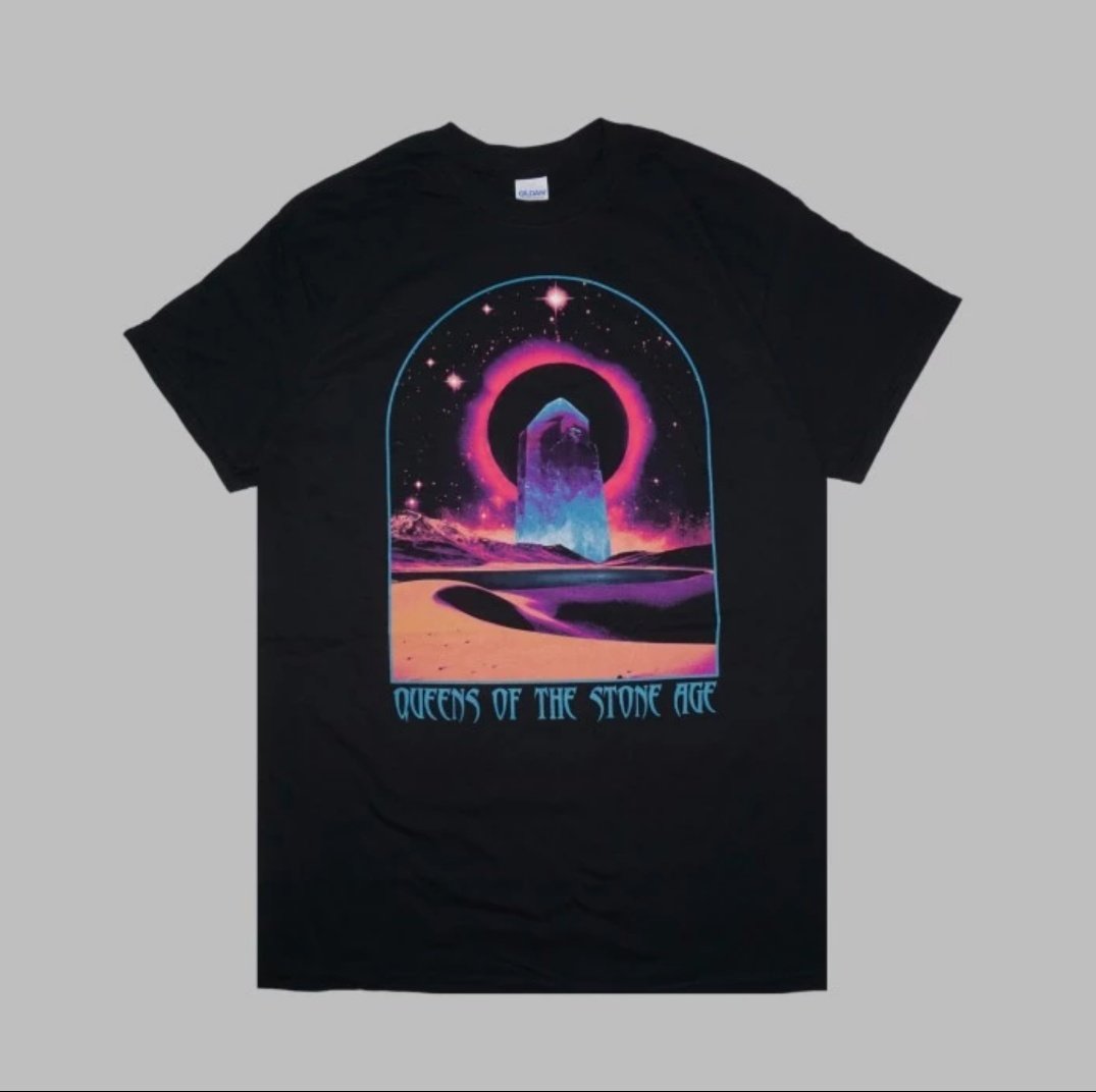 #ayojajankaosband

OFFICIAL MERCH | Queen Of The Stone Age - Galactic | Size M | Gildan Heavy | RP. 395.000 | Order via DM.