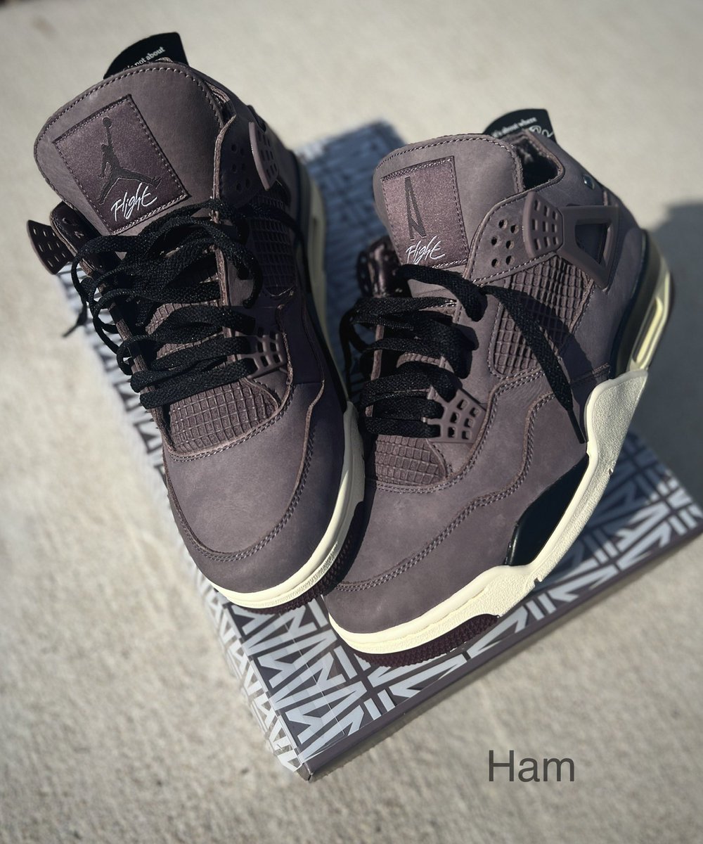 ham4114's tweet photo. They were a lil too pretty OG, black laces for the funk ✊🏾 #AMM4 #AMaManiere #snkrsliveheatingup #sneakers #jordan #airjordan #yoursneakersaredope #chicksinkicks #laceswap #jordan4 #sneakerpics #SneakyGirls #kicks #sneakeraddict #sneakHERhead #SundayFunday https://t.co/PqD7fcuNKD