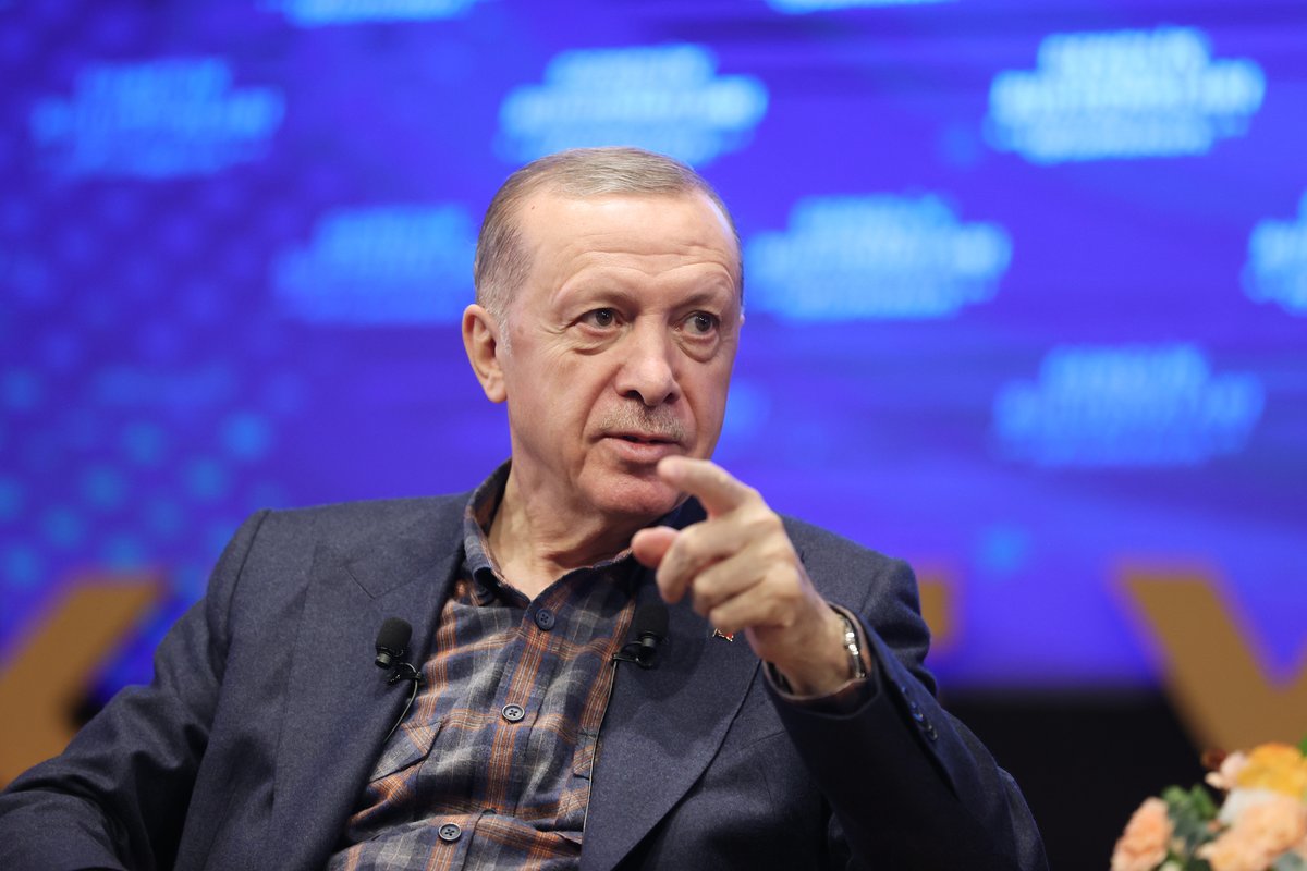 Erdoğan: Şimdi artık füzelerimizi yapmaya başladık. Bu üretim tabii Yunan’ı ürkütüyor. Tayfun diyorsun şimdi Yunan ürküyor, ‘Atina’yı vurur’ diyor. Rahat durmazlarsa vururuz
cumhuriyet.com.tr/siyaset/erdoga…