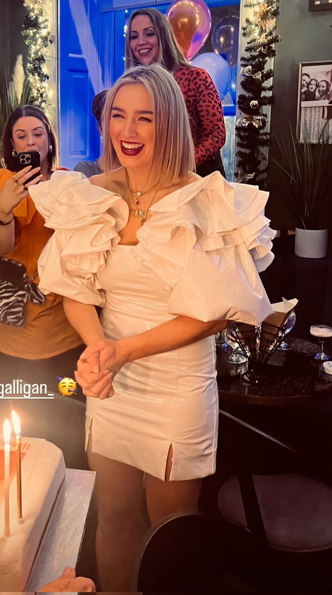 galliganupdates's tweet image. 🆕 Danielle Galligan during her birthday celebration🧡